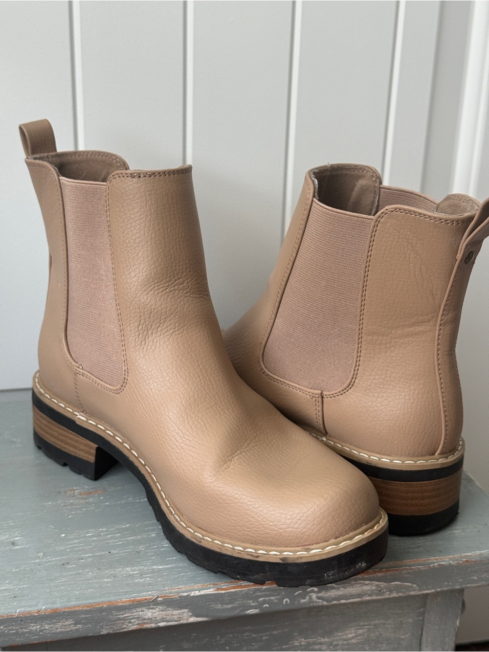 Universal Thread Women's Chelsea Boots Size 8 - Picture 6 of 9